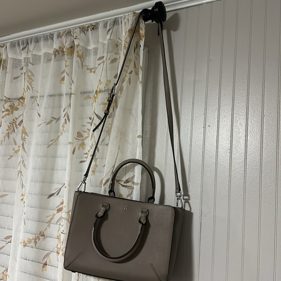 Like new Tory Burch crossbody - Picture 3 of 12